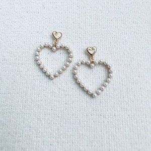 Calisades Pearl Heart Earrings